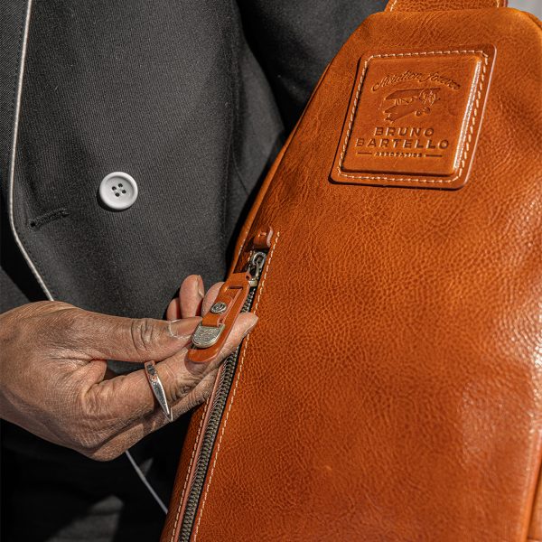 N-0006. Нагрудная сумка.