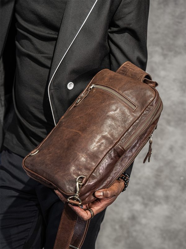 N-0016. Нагрудная сумка.