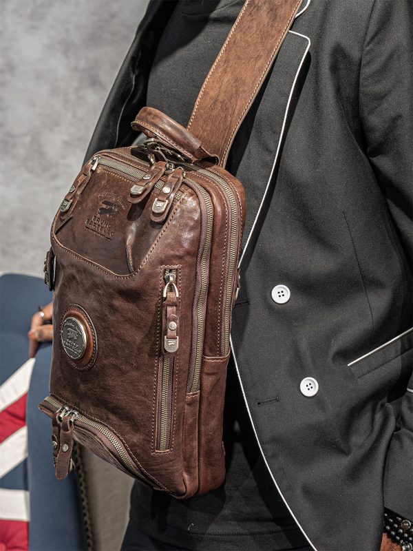 N-0016. Нагрудная сумка.